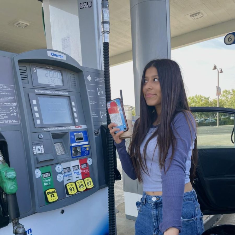 Senior+driver+Sabrina+Serrano+filling+up+her+tank+with+her+father+paying+the+gas+price%21%0A