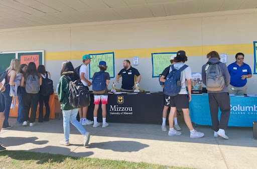 College representatives helping students with questions during lunch.