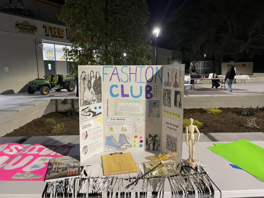 Fashion+club+poster+at+the+evening+of+excellence%3B+club+run+by+Mackenzie+Lusk+and+Yumnah+Shoaib+with+bi-weekly+meetings+in+Mrs.+Breanne+Beebys+room.