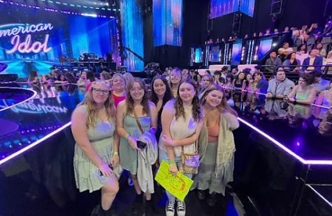 Choir students arriving at the American Idol studio.