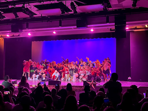 All the dancers on stage together at the end of the night.